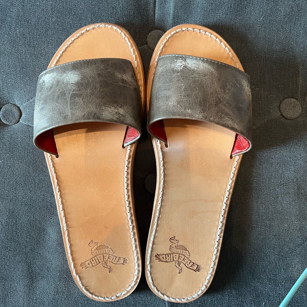FREEBIRD GOLDEN SANDALS | Size 9 | NEVER WORN